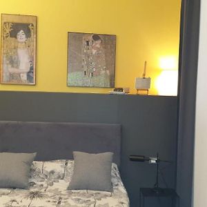 Standard Zimmer mit Kingsize-Bett